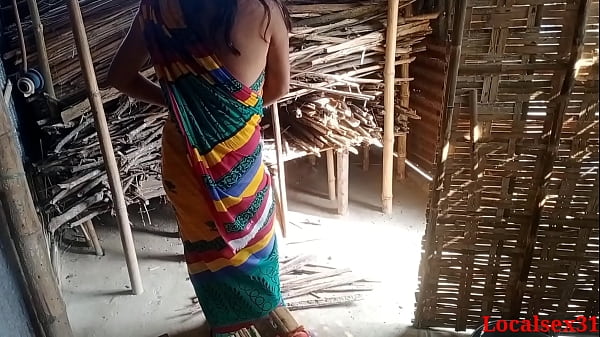 Desi Village Bhabi’s Steamy Outdoor Rendezvous With Her Lover