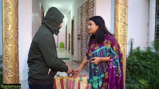 Roadside Rendezvous: A Bhabhi’s Backseat Tryst With Her Auto Driver