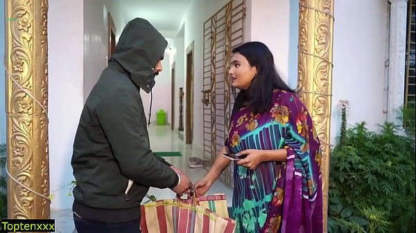 Roadside Rendezvous: A Bhabhi’s Backseat Tryst With Her Auto Driver