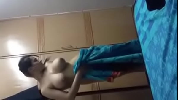 Bhabhi’s Steamy Post-shower Glow