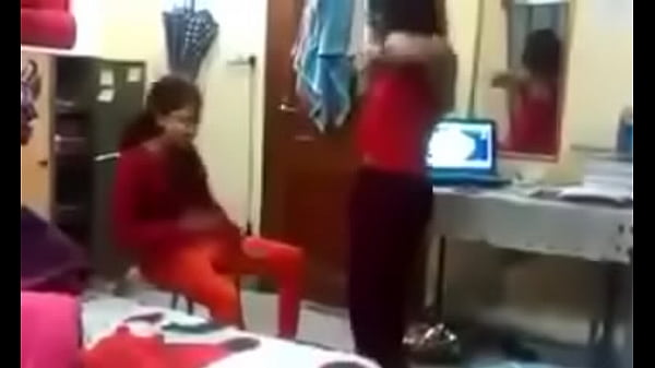 रात भर हॉस्टल में मजेदार मस्ती