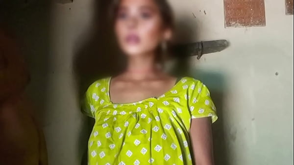 Assam Village’s Hot Bhabhi Gets Fucked Hard In The Fields
