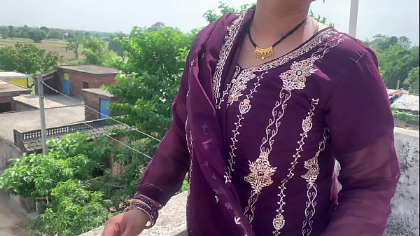 Bhojpuri Desi Bhabhi Ne Apni Gili Chut Aur Jawani Ka Maza Diya, Hindi Audio Mein Suno