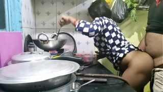 गाँव से आई नादान बाई को कुछ पता नहीं था, तो मालिक ने उसका बेबसी का फायदा उठाकर उसके साथ जबरदस्ती की