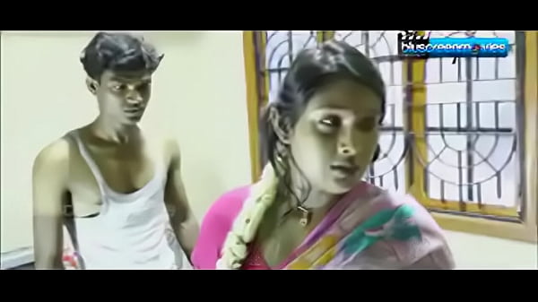 Sultry South Indian Aunty Seduces With Desi Allure