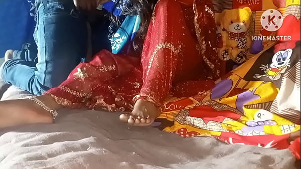 ग्रामीण देसी भाभी का गाँव के नौजवान के साथ अंतरंग संबंध