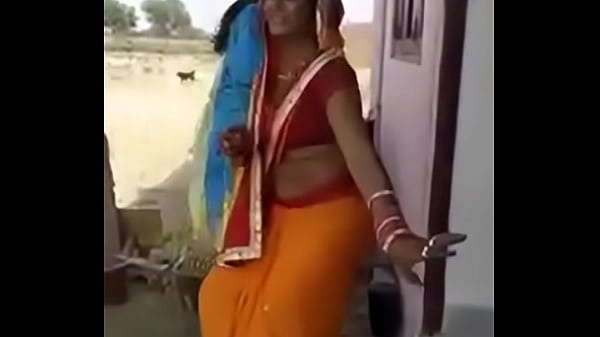 Local Bhabhi’s Naughty Dance Moves
