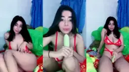 Gila, Timun Ome Itu Dimainin Sambil Ngilu-ngilu Nikmatin Dalam-dalam.
