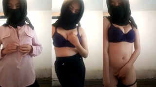Jilbab Terlepas Di Kamar Kos Sepi, Badan Mulus Tak Tertutup