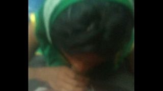 देसी आंटी भिखारी लोकल ट्रेन में चुदासी