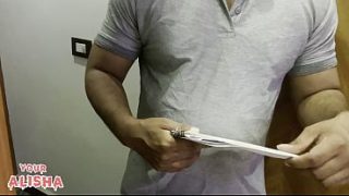 Postman Ne Alisha Bhabhi Ko Dekh Liya, Apni Ungli Se Uski Choot Mein Khelte Hue…