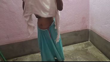 Desi Fresh Sexy Babe Deep-throating A Big Banana