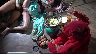 Xxx Kitchen Mein Hot Indian Step Mom Ke Saath Desi Andaaz Mein Masti