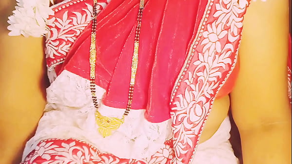 Indian Seductive Aunty In A Saree, Huge Tits, Moaning Dirty Telugu Talk While She Fucks Herself Raw.