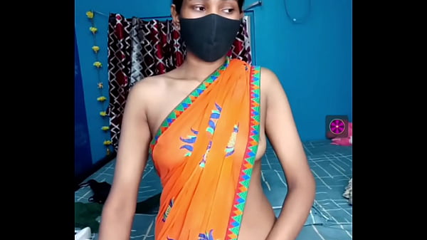 Indian Babe Bares It All In Live Sex Clip